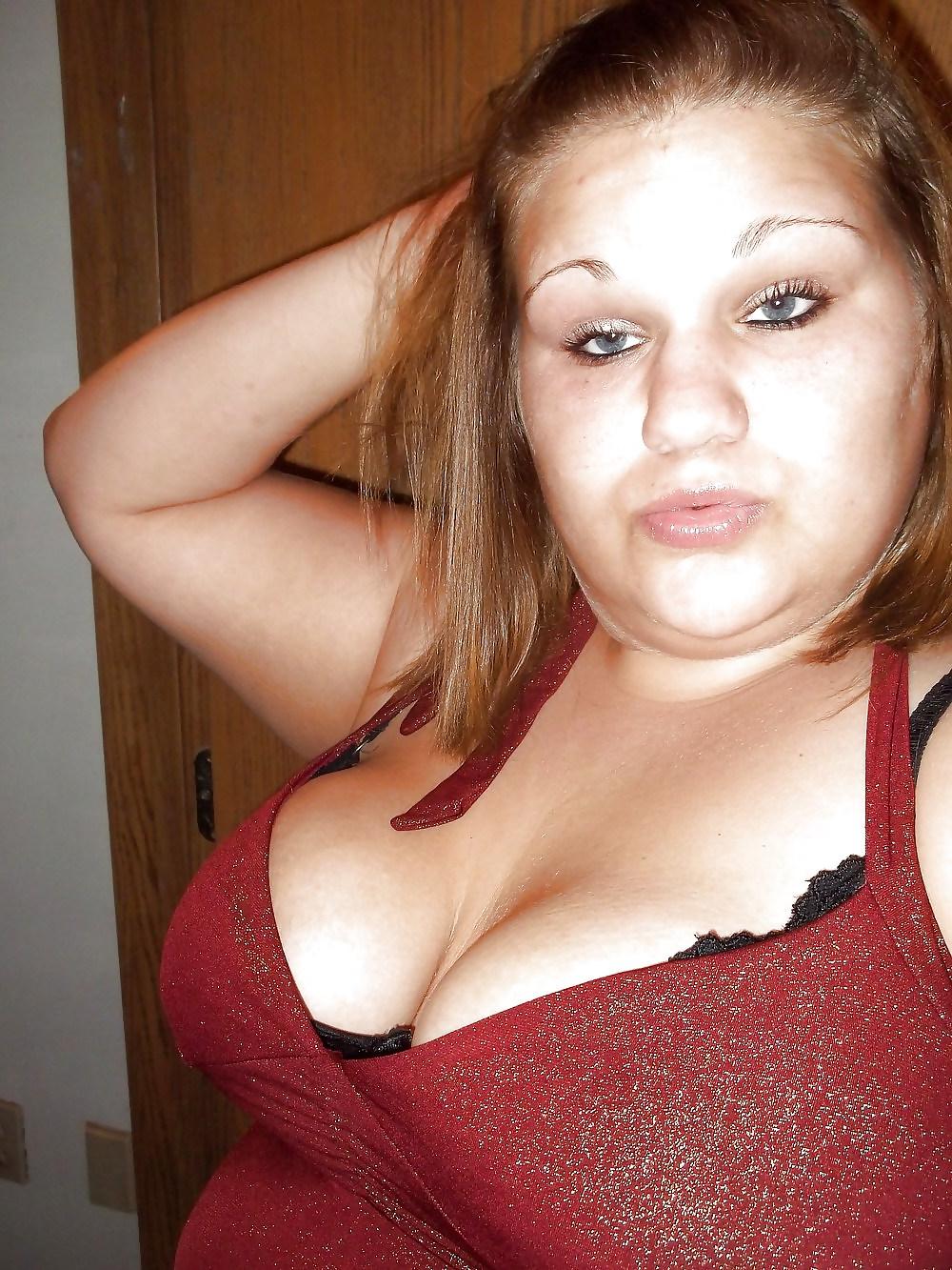 25P Thick white girl. sucking popscile