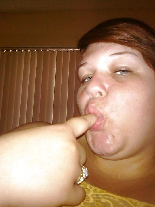 25P Thick white girl. sucking popscile