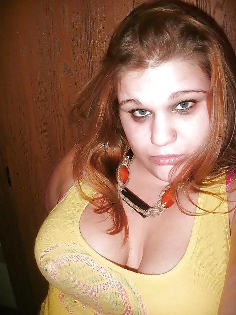 25P Thick white girl. sucking popscile