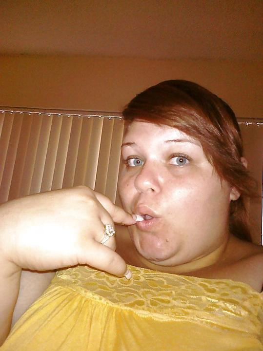 25P Thick white girl. sucking popscile