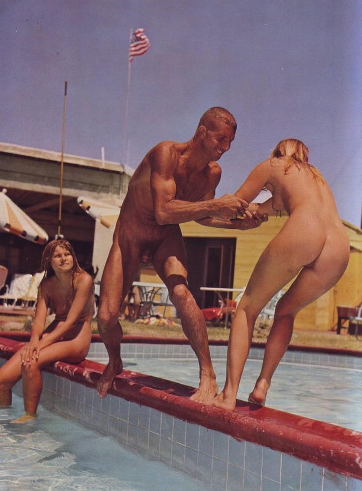 25P Naked Vintage Girls 57