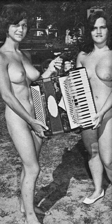 25P Naked Vintage Girls 57