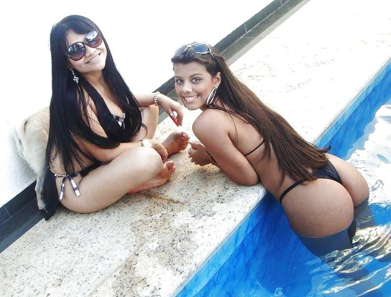 21P Compilation -  Brazilian girls in the pool 01.