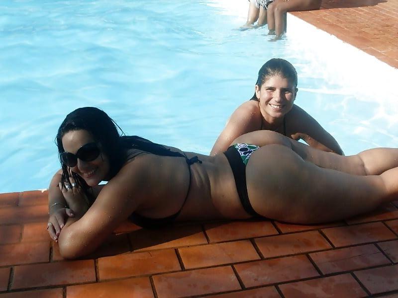 21P Compilation -  Brazilian girls in the pool 01.
