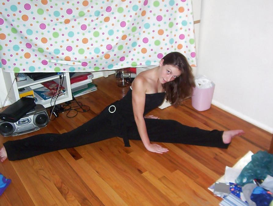 19P Brunette mirror shots and poses