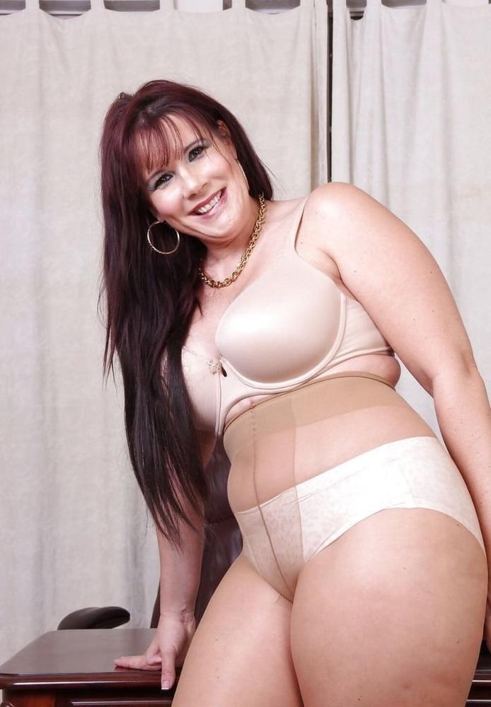 25P Big Girls in Pantyhose 7