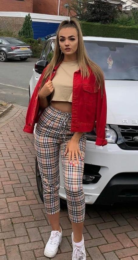 25P Essex girl Sadie loves her boyfriend's BBC in all her holes