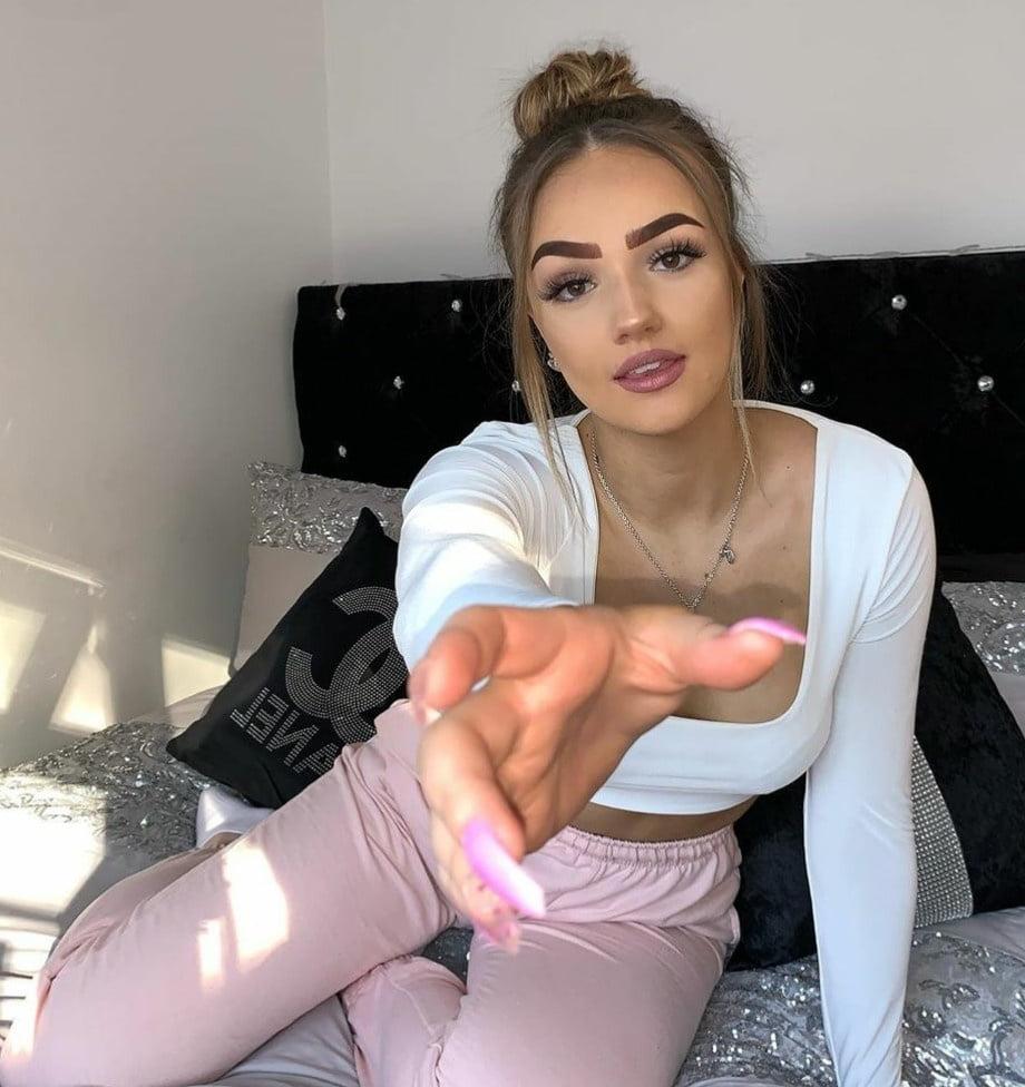25P Essex girl Sadie loves her boyfriend's BBC in all her holes