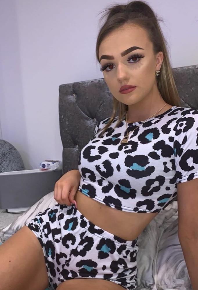25P Essex girl Sadie loves her boyfriend's BBC in all her holes