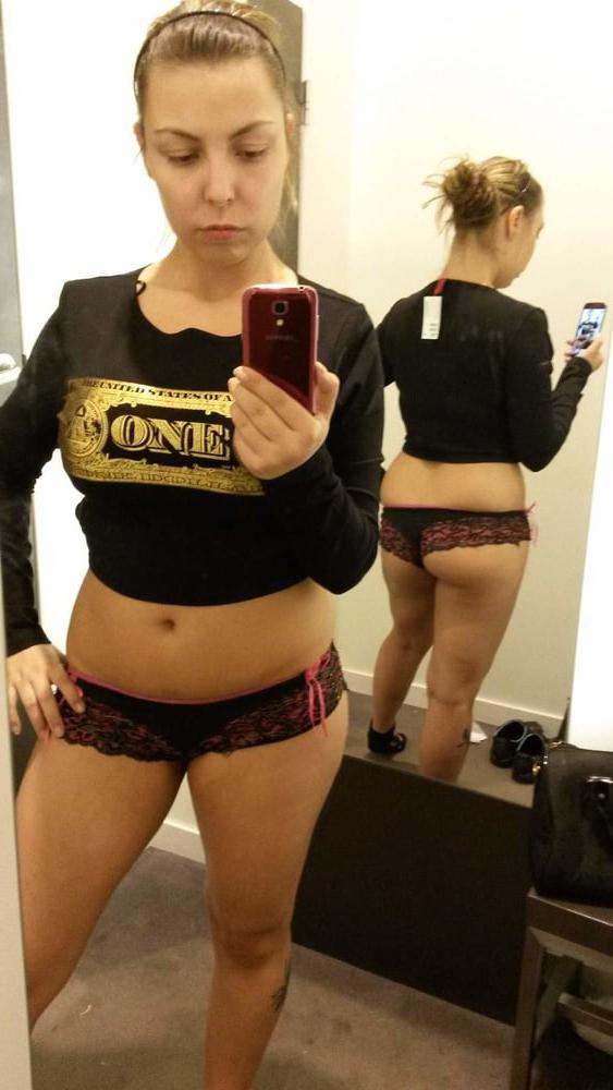 25P AMATEUR GIRLS ON HOLIDAY