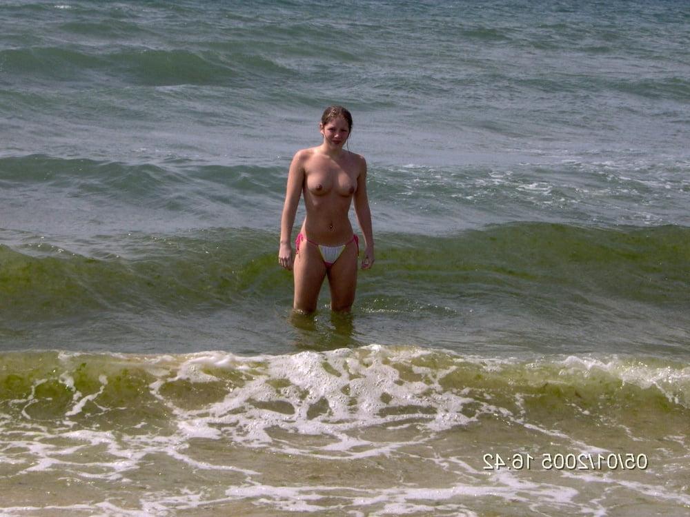 25P AMATEUR GIRLS ON HOLIDAY