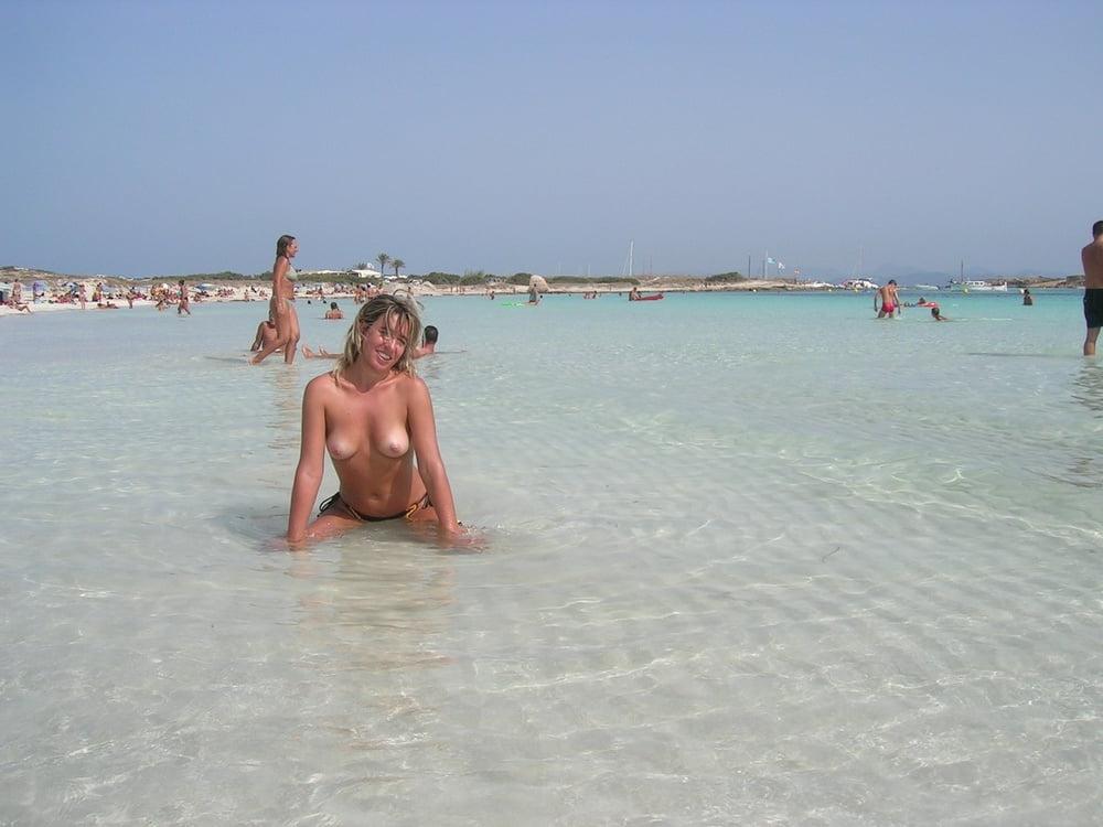 25P AMATEUR GIRLS ON HOLIDAY