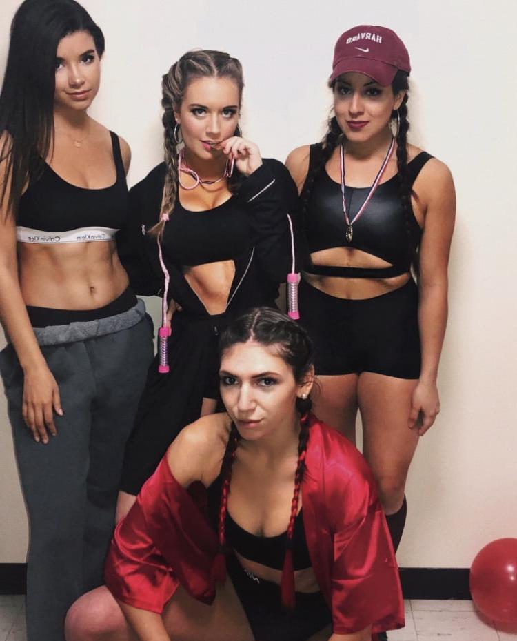 25P SEXY Harvard '21 Cheerleader With Friends
