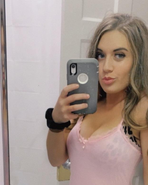 25P SEXY Harvard '21 Cheerleader With Friends