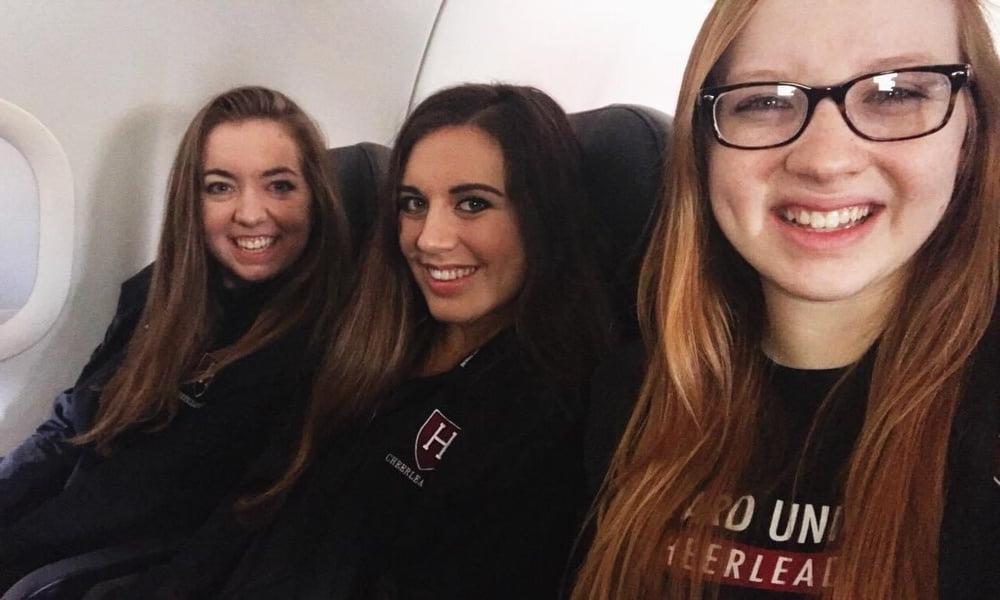 25P SEXY Harvard '21 Cheerleader With Friends