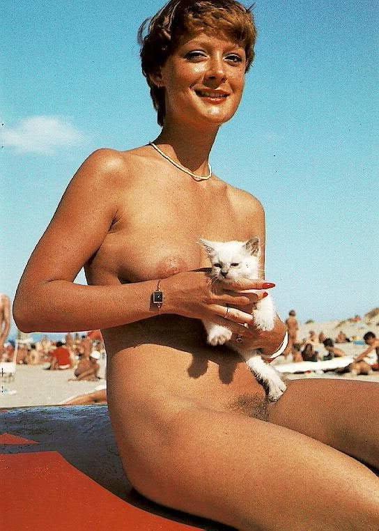25P Naked Vintage Girls 56