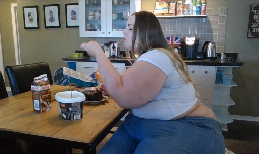 25P Fat Chicks With Deceptively Thin Faces 9