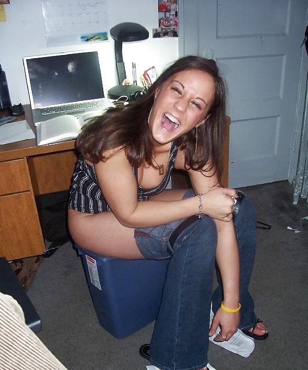 15P Nice (outdoor) toilet and bathroom girls 2