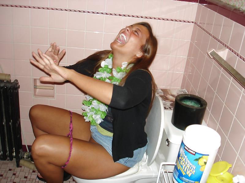 15P Nice (outdoor) toilet and bathroom girls 2