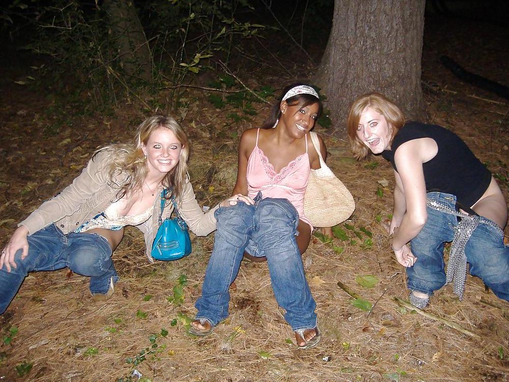 15P Nice (outdoor) toilet and bathroom girls 7