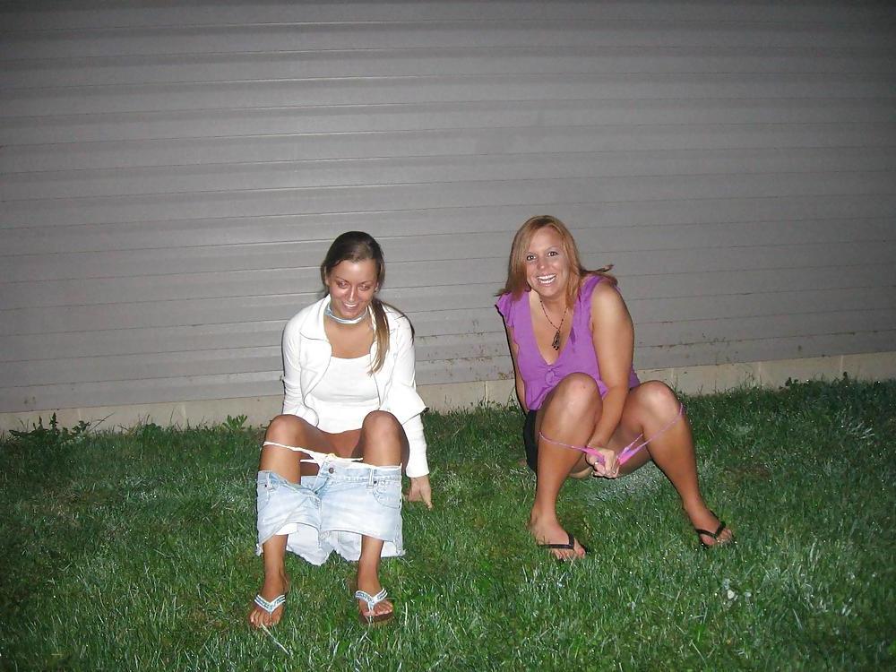 15P Nice (outdoor) toilet and bathroom girls 7