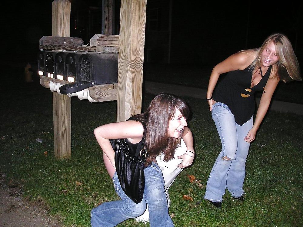 15P Nice (outdoor) toilet and bathroom girls 7