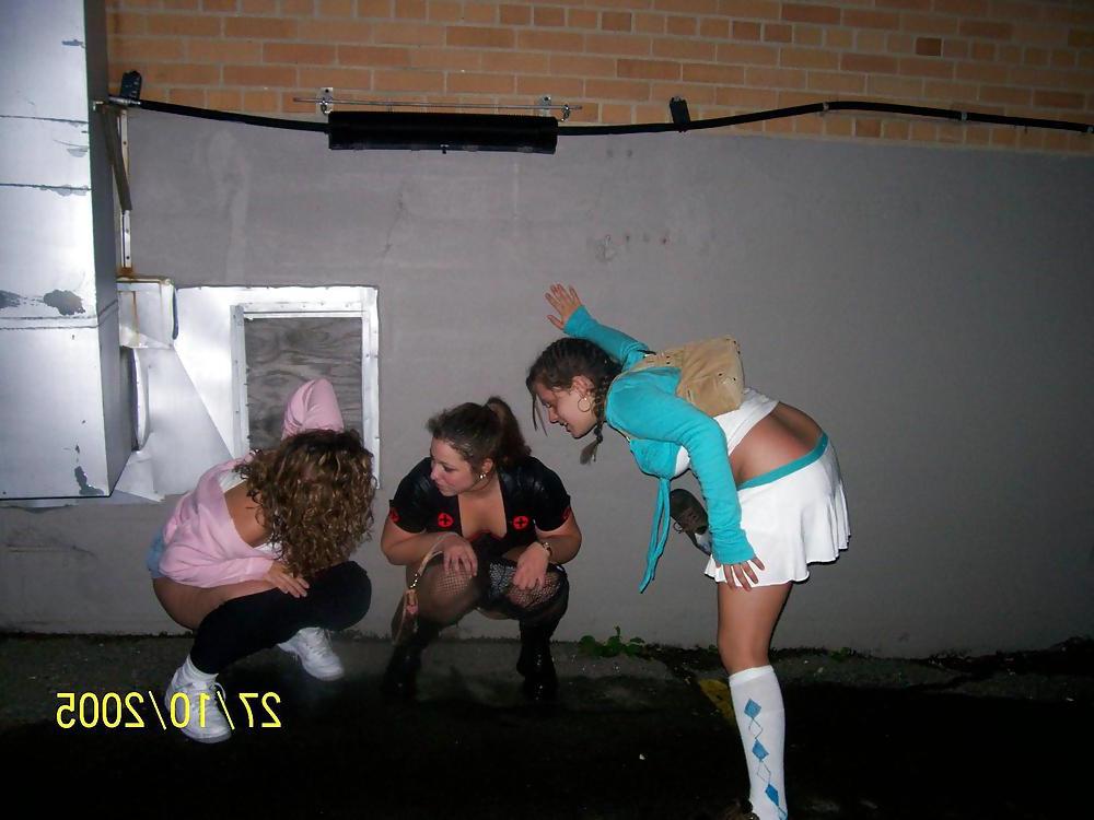 15P Nice (outdoor) toilet and bathroom girls 7