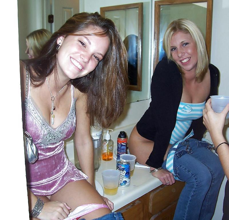 15P Nice (outdoor) toilet and bathroom girls 7