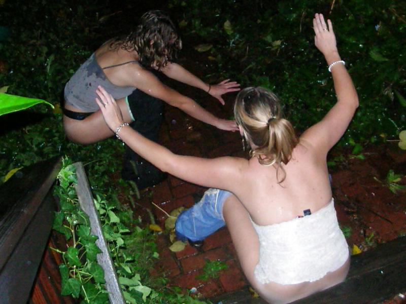 15P Nice (outdoor) toilet and bathroom girls 7