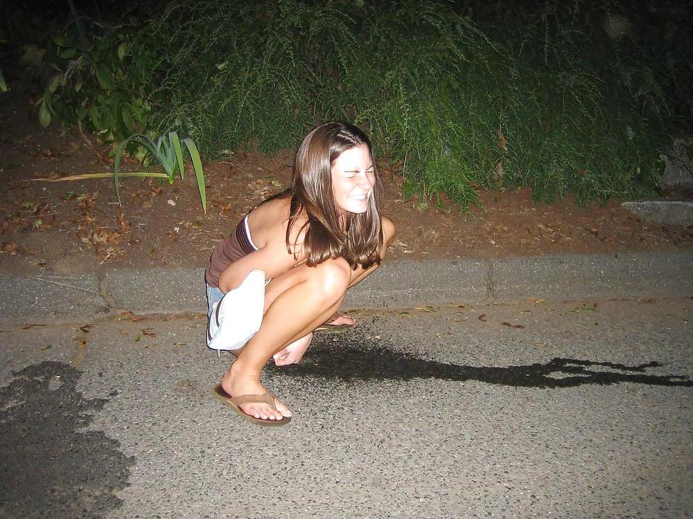 15P Nice (outdoor) toilet and bathroom girls 7