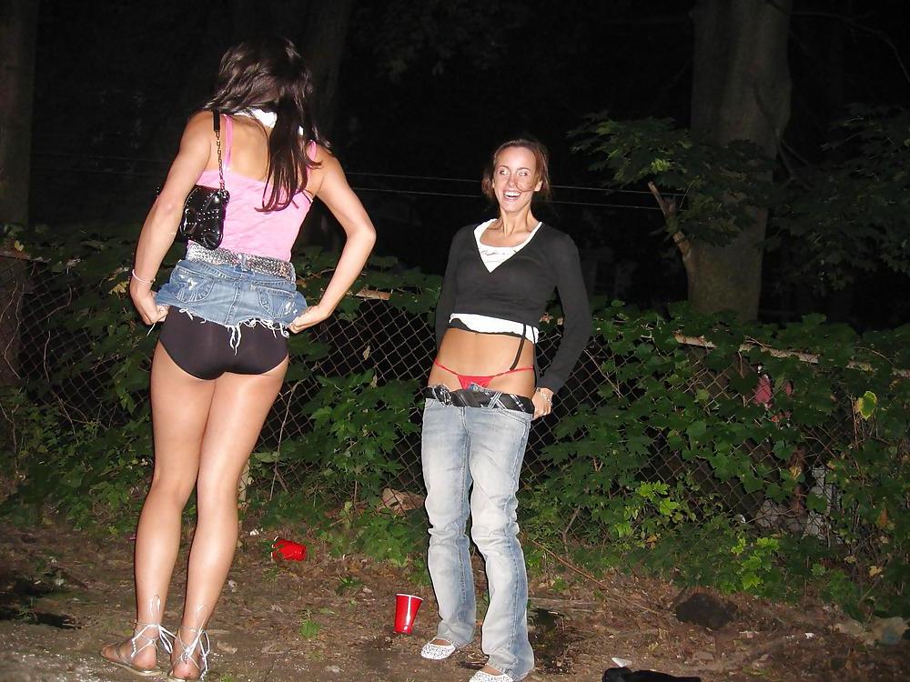 12P Nice (outdoor) toilet and bathroom girls 8