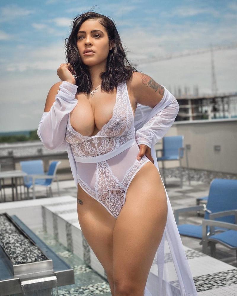 25P Pretty Curvy 2