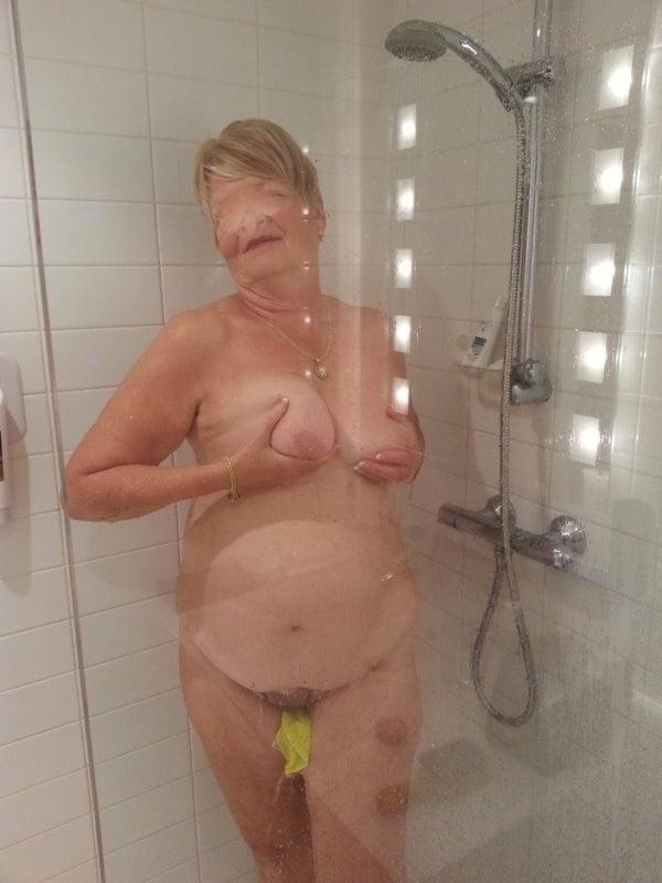 25P 26. Mature Florida couple