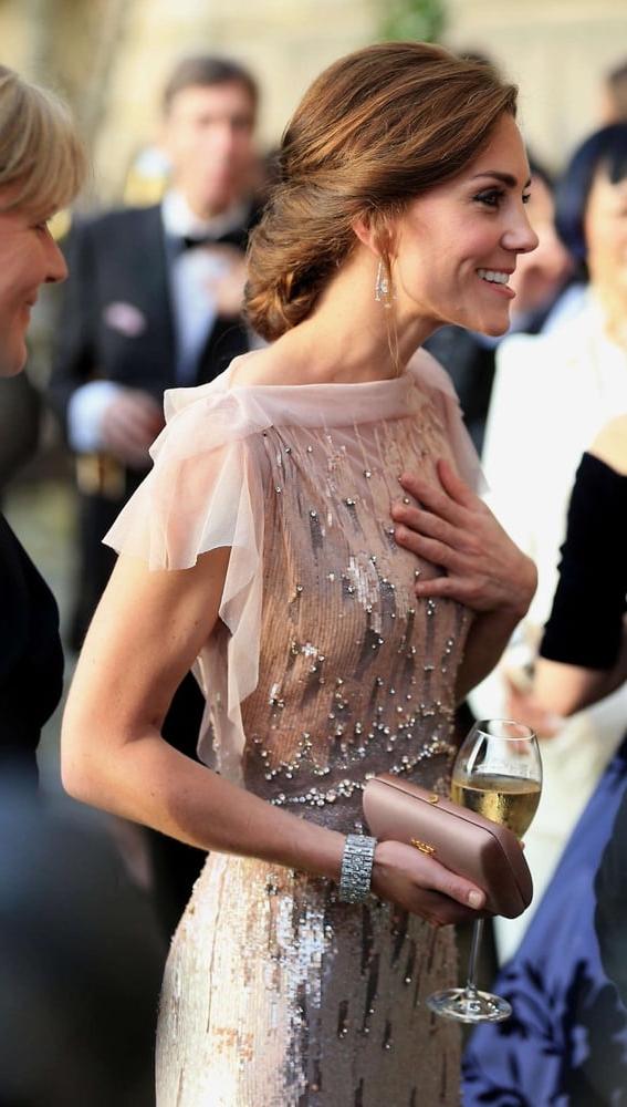8P Kate Middleton pulling lots of cute faces 3
