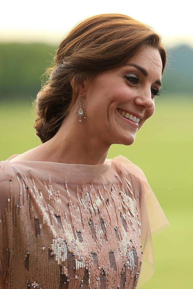 8P Kate Middleton pulling lots of cute faces 3