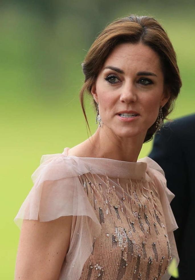 8P Kate Middleton pulling lots of cute faces 3