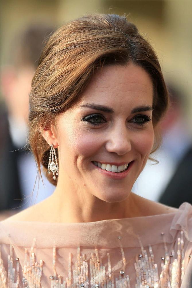 8P Kate Middleton pulling lots of cute faces 3