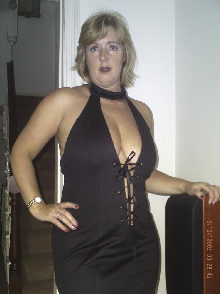 25P Curvy British mature amateur Gabriella K (22)