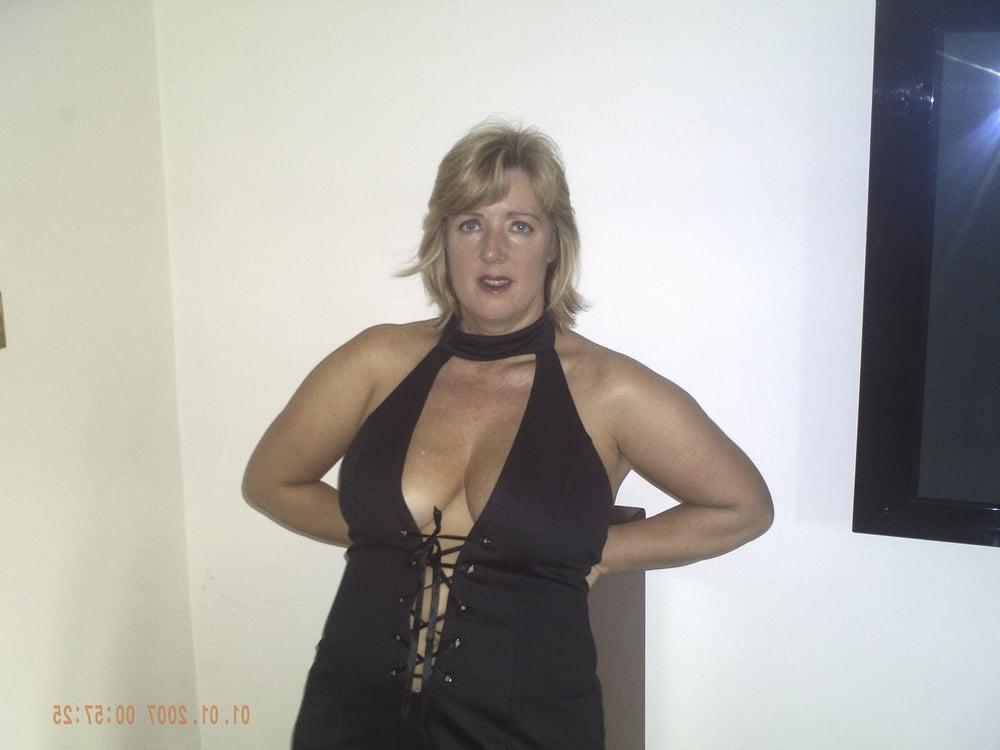 25P Curvy British mature amateur Gabriella K (22)