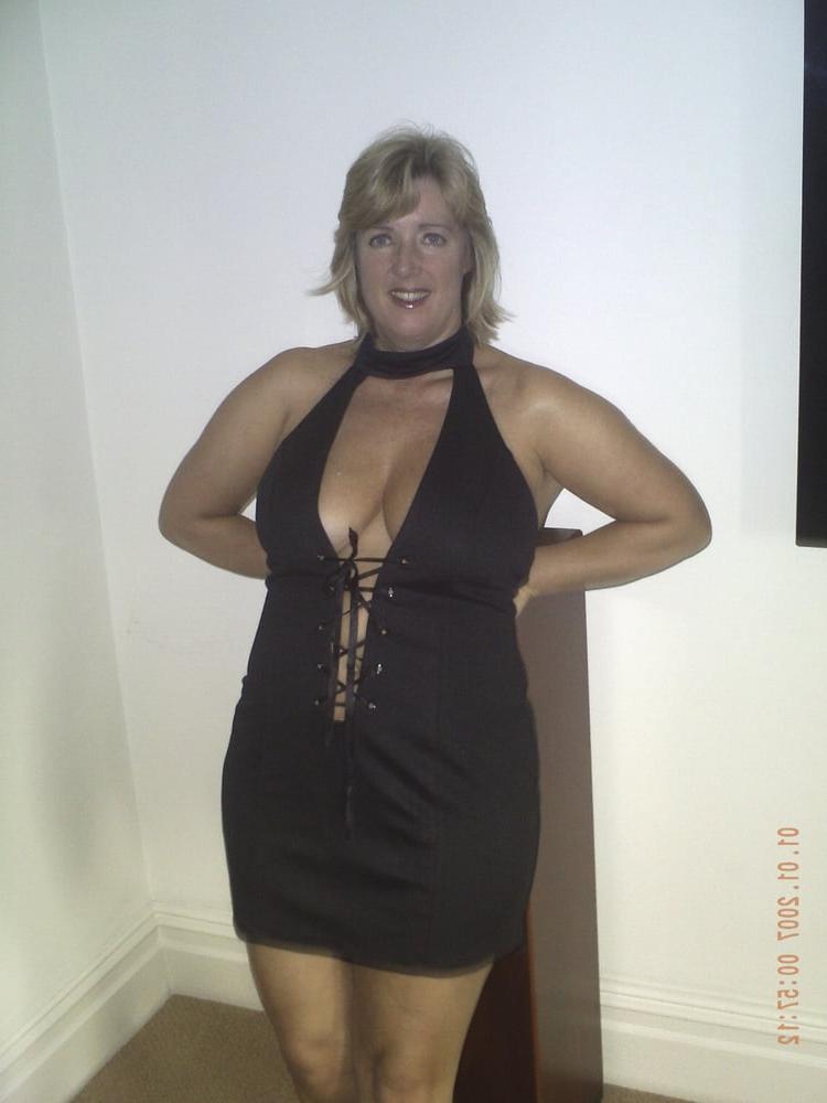 25P Curvy British mature amateur Gabriella K (22)