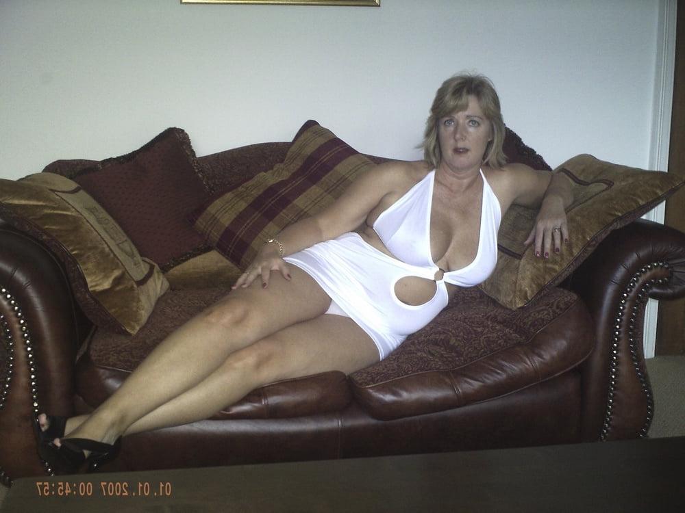 25P Curvy British mature amateur Gabriella K (22)