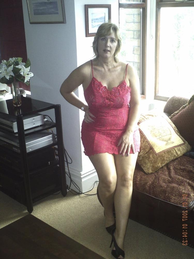25P Curvy British mature amateur Gabriella K (21)