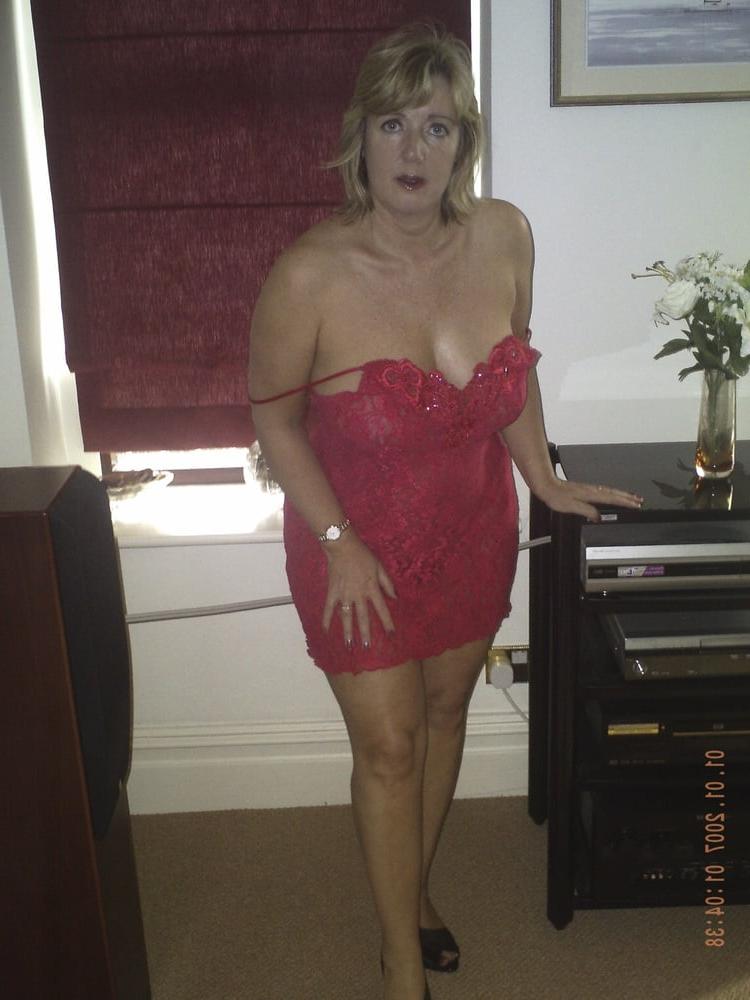 25P Curvy British mature amateur Gabriella K (21)