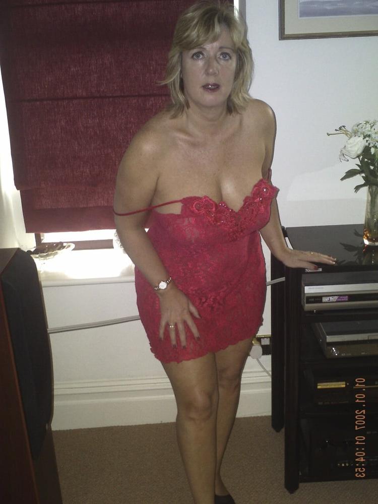 25P Curvy British mature amateur Gabriella K (21)