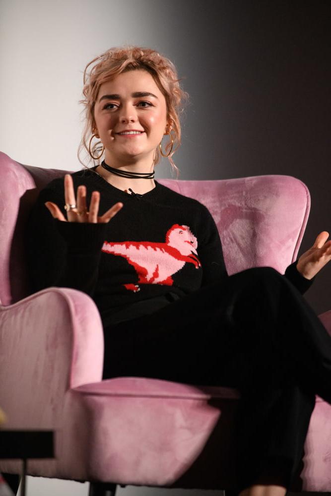 15P Cute and Sexy Maisie - 2018
