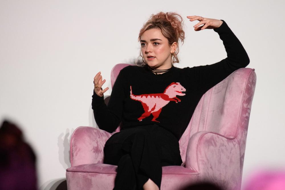 15P Cute and Sexy Maisie - 2018