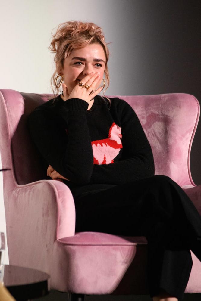 15P Cute and Sexy Maisie - 2018