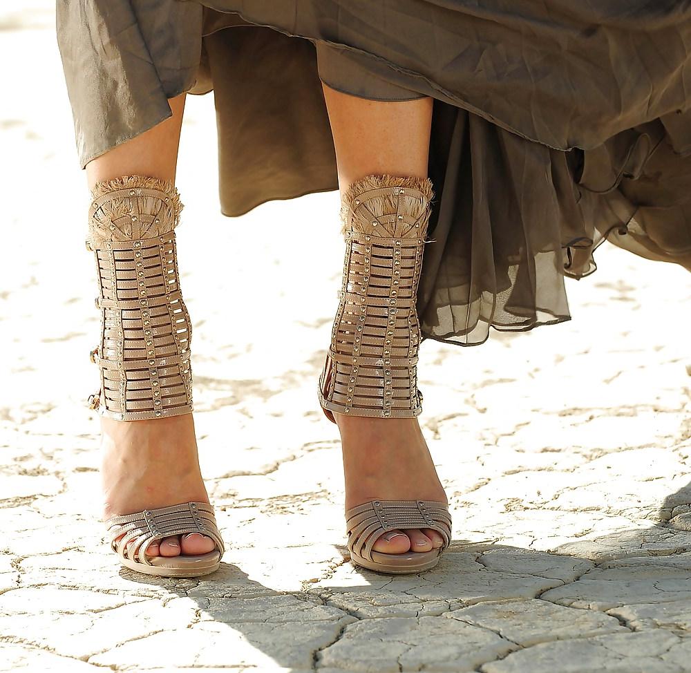 25P Selena Gomez legs and feet