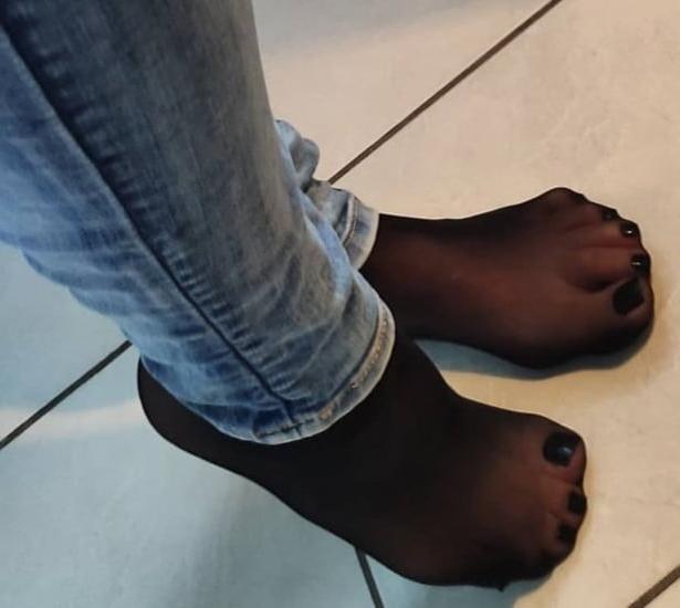 6P Piedini miei smaltati con collant neri 20 den