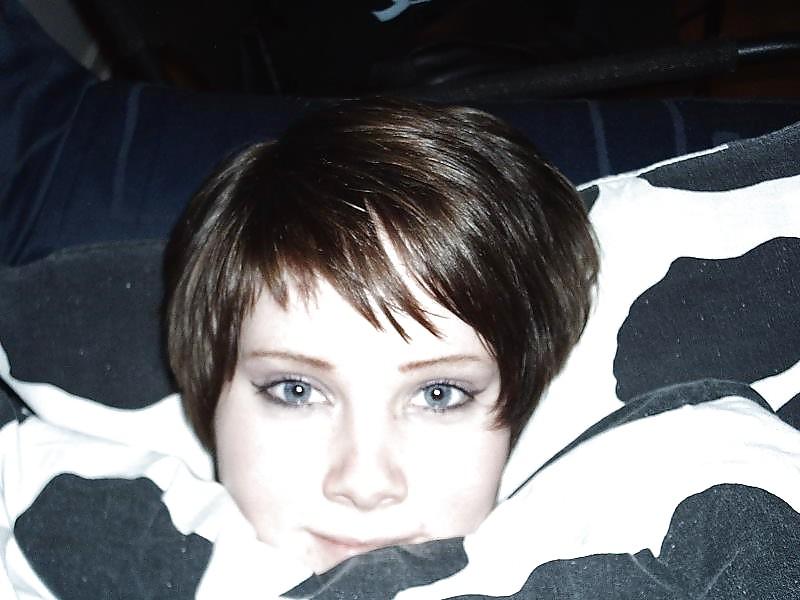 14P Very Cute Short Hair Wife